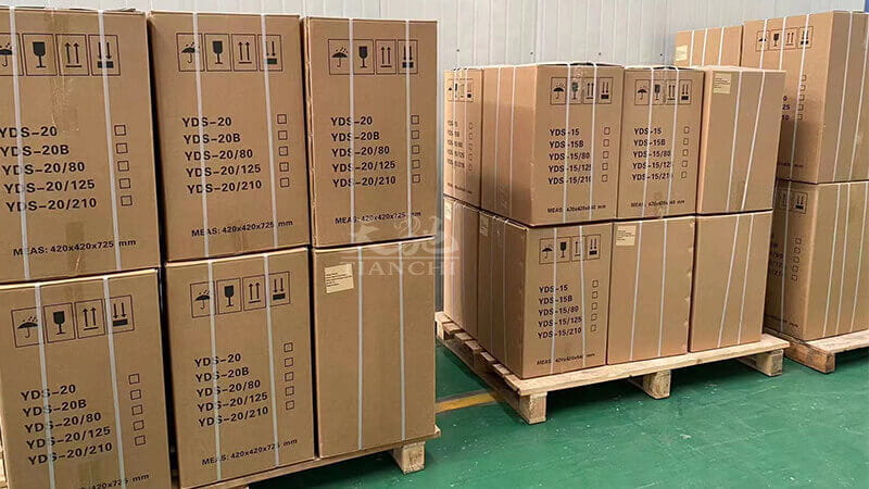 188個(gè)天馳液氮罐裝車(chē)運(yùn)輸發(fā)往外蒙